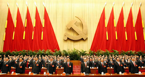 2007年10月15日，中國共產(chǎn)黨第十七次全國代表大會在北京人民大會堂隆重開幕。胡錦濤、江澤民、吳邦國、溫家寶、賈慶林、曾慶紅、吳官正、李長春、羅干等出席開幕會。