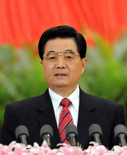10月15日，中國共產(chǎn)黨第十七次全國代表大會在北京人民大會堂隆重開幕。胡錦濤代表第十六屆中央委員會作報告。